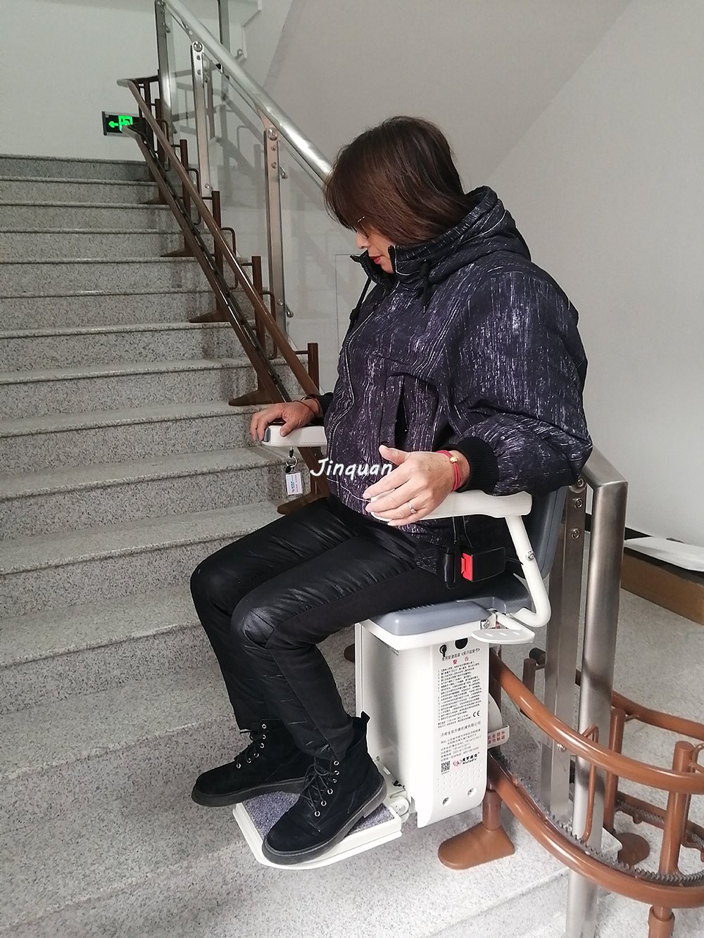 濟(jì)南座椅電梯安裝完畢